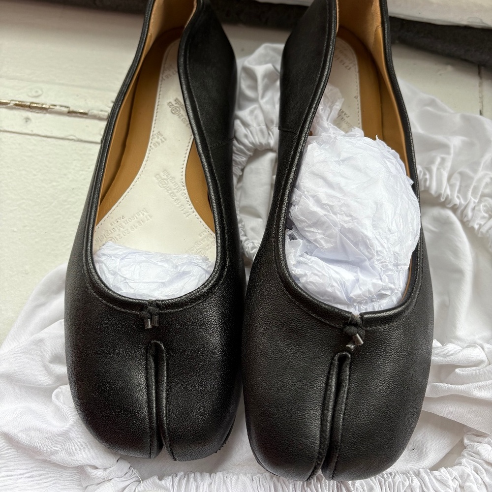 Margiela Black Tabi Flats size 38 in EUC